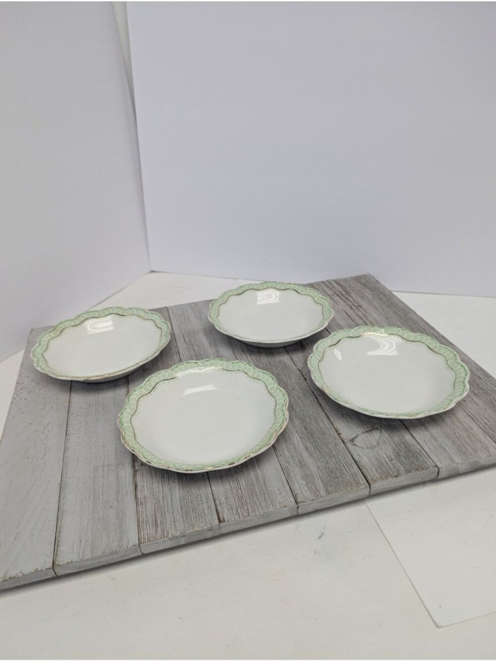 Johnson Bros Ruth #1 Dessert Berry Bowls 5" Set of 4 Green Gold Bone China